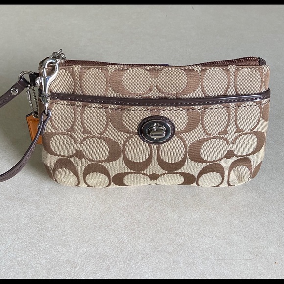 Coach wristlet. - Picture 9 of 16